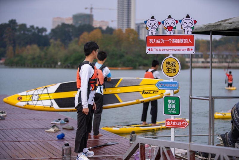 3 图为遵义市白鹭湖生态体育公园内运动员正在训练